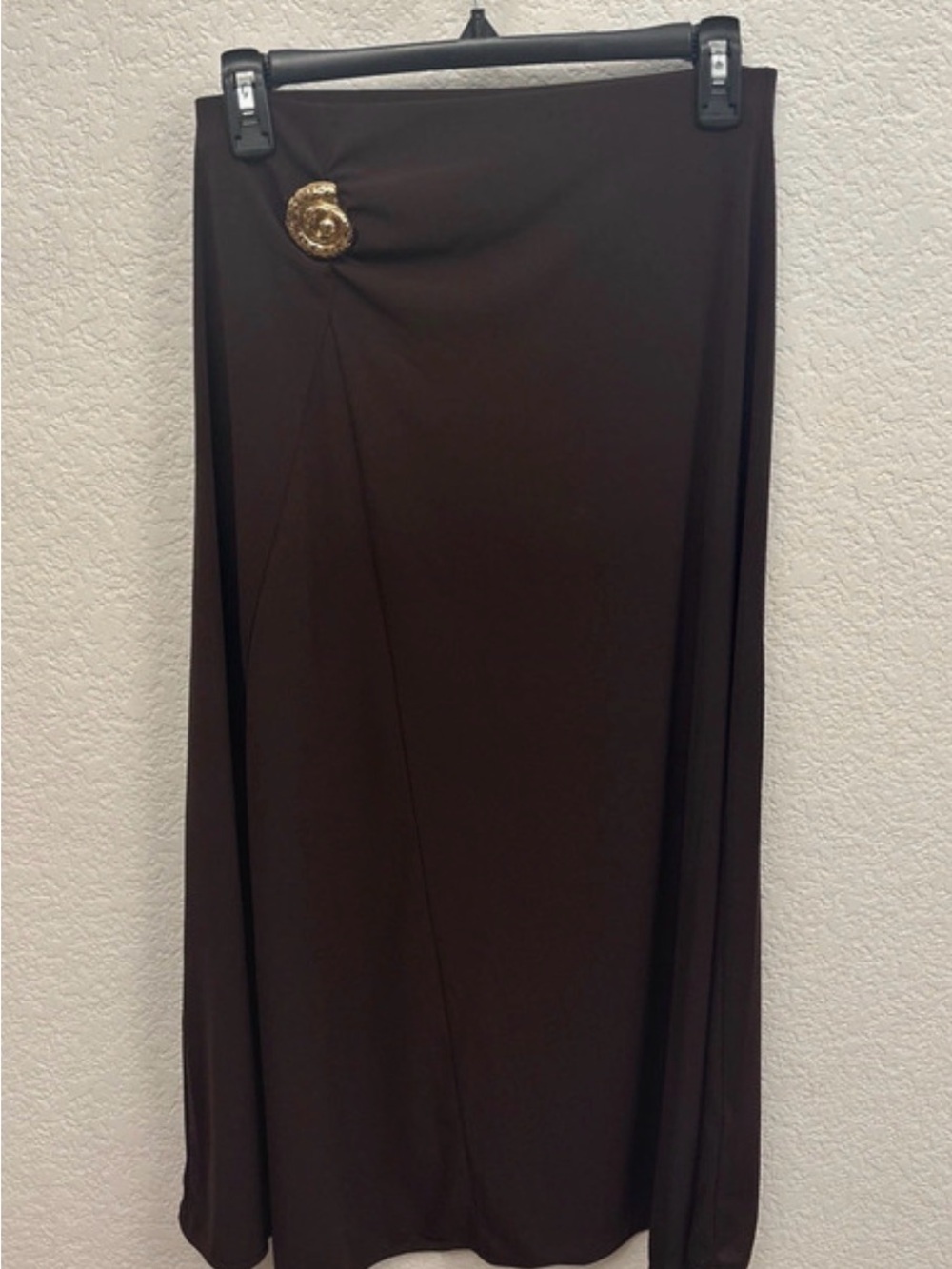 H&M Women's dark Brown midi Skirt with Gold shell Accent size small bnwt